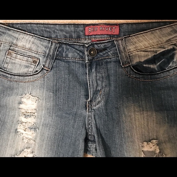 EUC DENIM SHORTS THE STYLE IS WHAT MAKES THEM!!!💕 - Picture 3 of 5